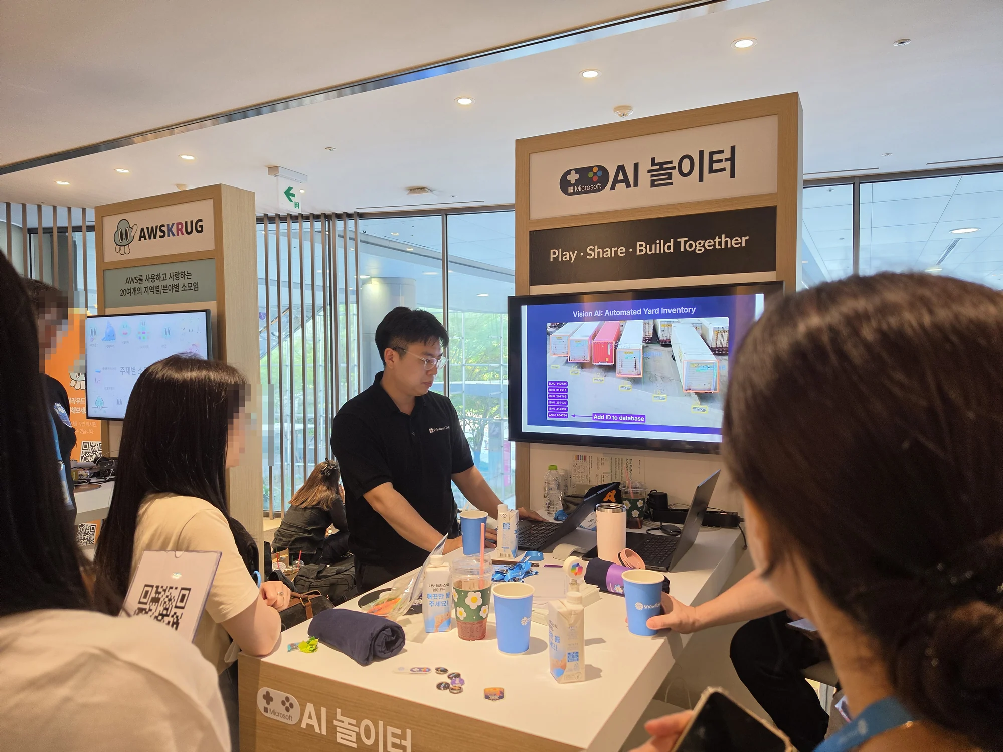 AI놀이터 부스에서 진행된 Microsoft AI 데모